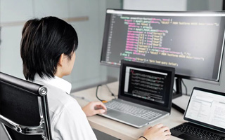 开平 api php源码,下载的php源码怎么运行呢？